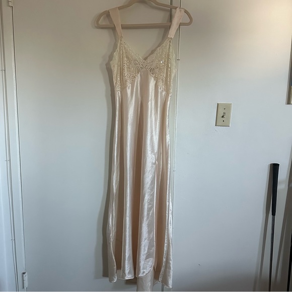 Victoria’s Secret Gold Label Gown - Picture 1 of 6